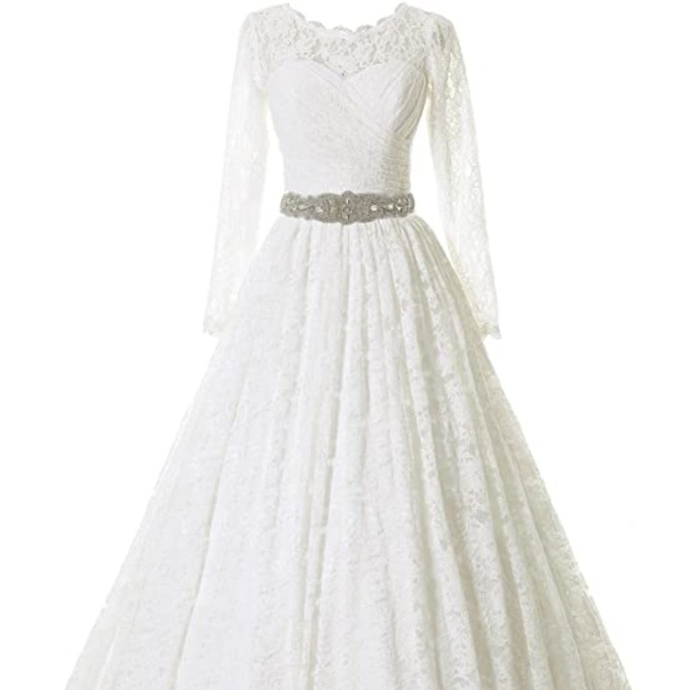 NEW Wedding Gown size 4 Ivory Lace and Corset Back with Jewelry Belt